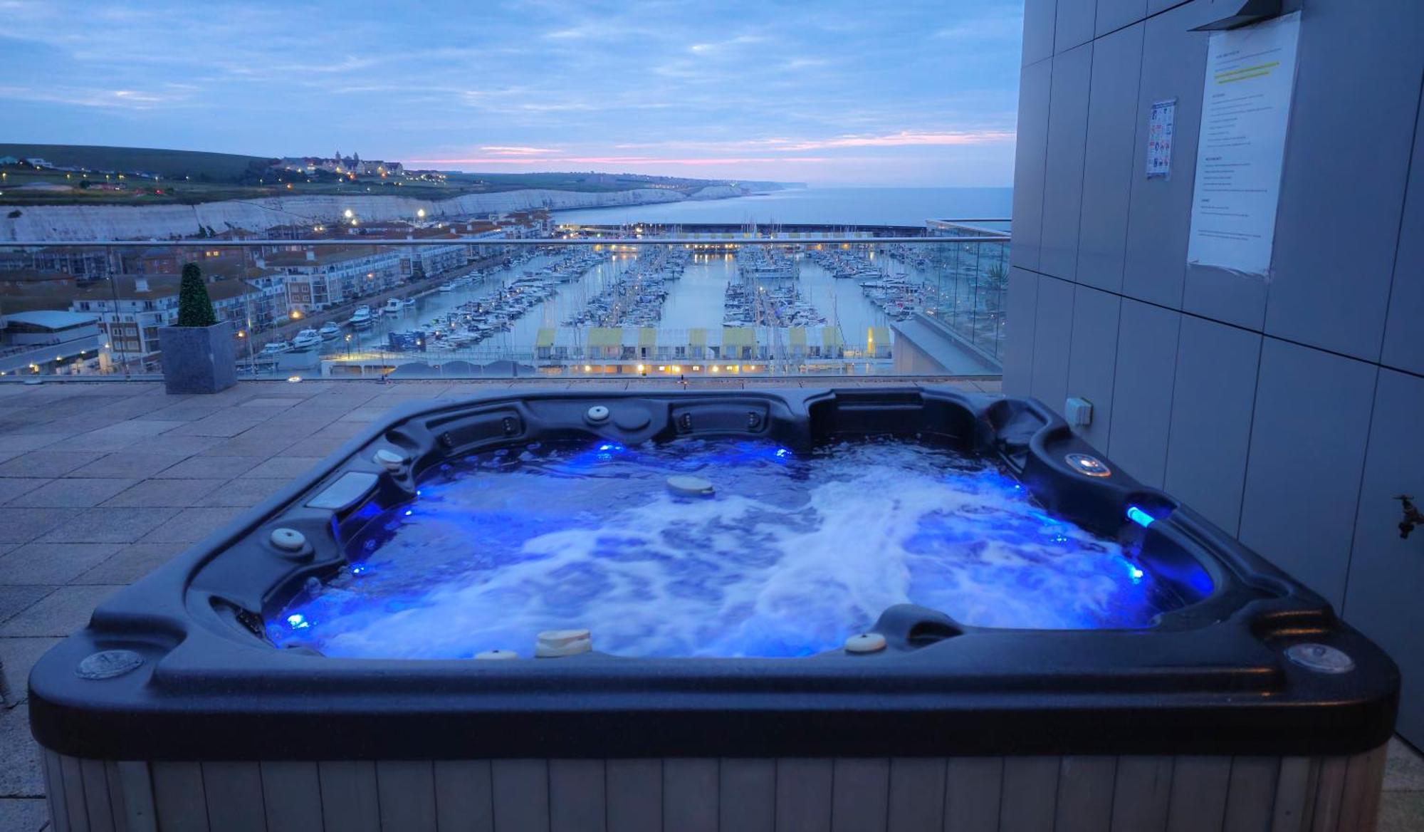 Unique Sea View Penthouse With Hot Tub Daire